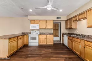 8756 E Bonnie Rose Ave, Scottsdale, AZ 85250 - Photo 13