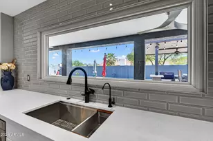 2249 E Mercer Ln, Phoenix, AZ 85028 - Photo 15