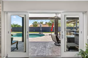 2249 E Mercer Ln, Phoenix, AZ 85028 - Photo 7