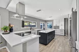 2249 E Mercer Ln, Phoenix, AZ 85028 - Photo 9