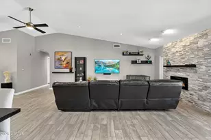 2249 E Mercer Ln, Phoenix, AZ 85028 - Photo 3