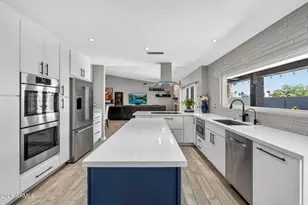 2249 E Mercer Ln, Phoenix, AZ 85028 - Photo 11