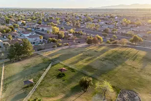 10617 W Daley Ln, Peoria, AZ 85383 - Photo 49