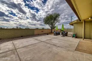 11093 W Frontier Dr, Sun City, AZ 85351 - Photo 17
