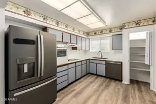 10803 W Camelot Cir, Sun City, AZ 85351 - Photo 17