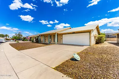 10803 W Camelot Circle, Sun City, AZ 85351 - Photo 3