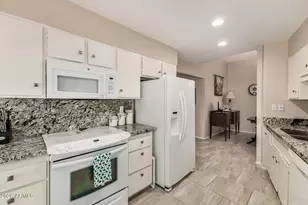 10926 W Welk Dr, Sun City, AZ 85373 - Photo 11