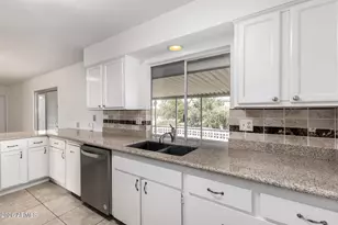 11062 W Edgewood Dr, Sun City, AZ 85351 - Photo 9