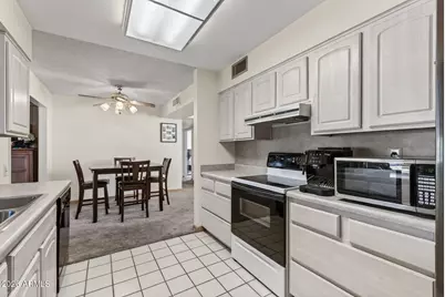 11034 W Crestbrook Drive, Sun City, AZ 85351 - Photo 15