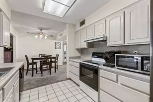 11034 W Crestbrook Dr, Sun City, AZ 85351 - Photo 15