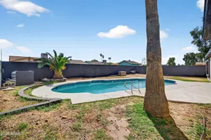 8531 W Vale Dr, Phoenix, AZ 85037 - Photo 9