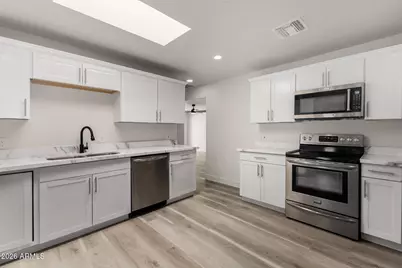 7601 W Sheila Lane, Phoenix, AZ 85033 - Photo 13