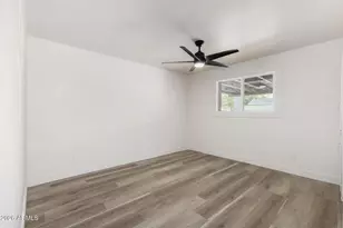 7601 W Sheila Ln, Phoenix, AZ 85033 - Photo 17