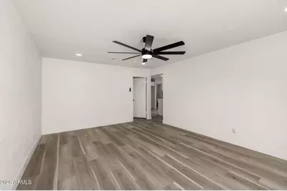 7601 W Sheila Lane, Phoenix, AZ 85033 - Photo 9