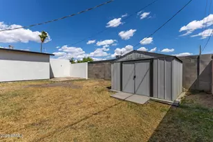 7601 W Sheila Ln, Phoenix, AZ 85033 - Photo 27