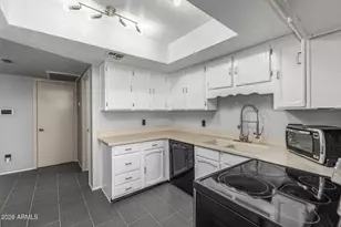 8231 N 21st Dr, Phoenix, AZ 85021 - Photo 9