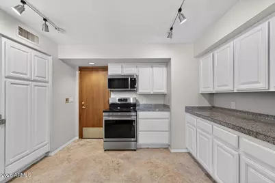 5750 N 10th Street #5, Phoenix, AZ 85014 - Photo 9