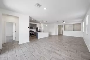 2435 W Kowalsky Ln, Phoenix, AZ 85041 - Photo 5