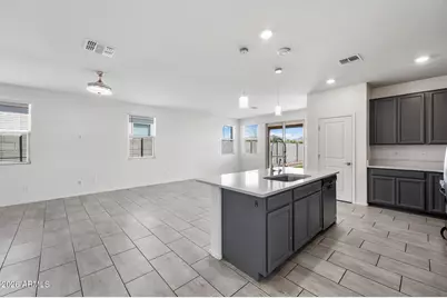 2435 W Kowalsky Lane, Phoenix, AZ 85041 - Photo 17