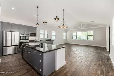 9818 S 7th Place, Phoenix, AZ 85042 - Photo 11