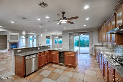 3985 E Hummingbird Lane, Phoenix, AZ 85050 - Photo 9