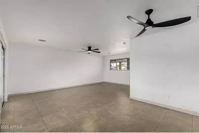 5017 N 64th Avenue, Glendale, AZ 85301 - Photo 9