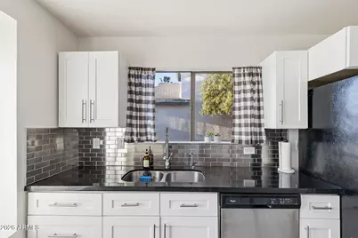 11921 N 76th Lane, Peoria, AZ 85345 - Photo 3