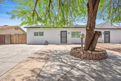 5046 N 41st Drive, Phoenix, AZ 85019 - Photo 1