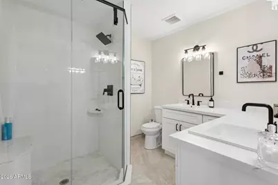 2818 E Clarendon Avenue, Phoenix, AZ 85016 - Photo 11