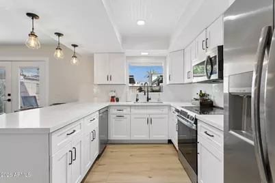 2818 E Clarendon Avenue, Phoenix, AZ 85016 - Photo 3