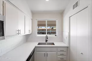 10840 N Fairway Ct W, Sun City, AZ 85351 - Photo 9