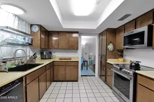 2420 W Mandalay Ln, Phoenix, AZ 85023 - Photo 9