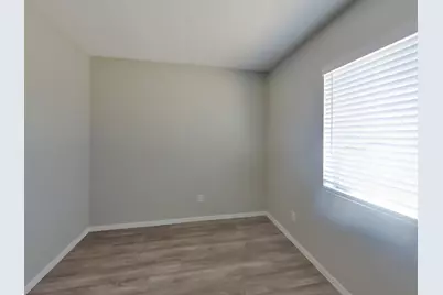 8102 W Heatherbrae Drive, Phoenix, AZ 85033 - Photo 11