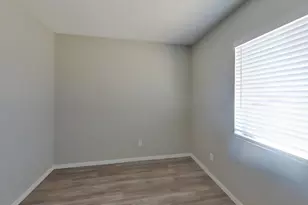 8102 W Heatherbrae Dr, Phoenix, AZ 85033 - Photo 11