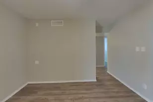 8102 W Heatherbrae Dr, Phoenix, AZ 85033 - Photo 9