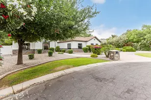 300 S Banning Ct, Gilbert, AZ 85296 - Photo 3