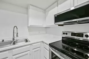 1075 E Chandler Blvd, Chandler, AZ 85225 - Photo 15