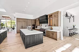 8100 N 64th Pl, Paradise Valley, AZ 85253 - Photo 9