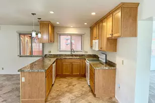 2601 E Cinnabar Ave, Phoenix, AZ 85028 - Photo 23