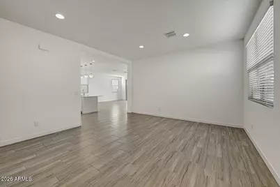 1642 W Monte Way, Phoenix, AZ 85041 - Photo 3