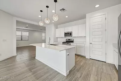 1642 W Monte Way, Phoenix, AZ 85041 - Photo 5