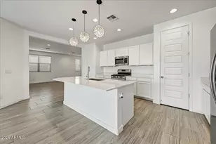 1642 W Monte Way, Phoenix, AZ 85041 - Photo 5