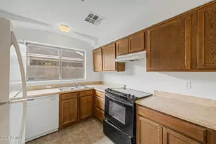 134 W Desert Ln, Phoenix, AZ 85041 - Photo 11