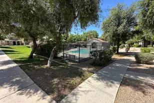 1912 E Loma Vista St, Gilbert, AZ 85295 - Photo 41