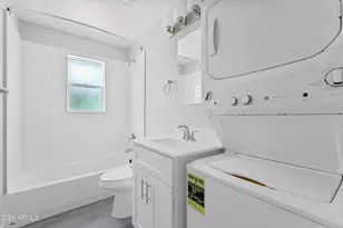 35 W Medlock Dr, Phoenix, AZ 85013 - Photo 13