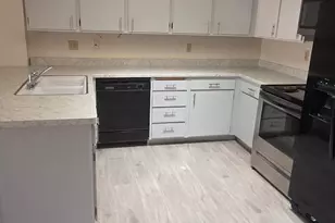 11226 S Tomi Dr, Phoenix, AZ 85044 - Photo 3