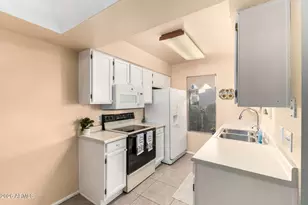 10610 S 48th St, Phoenix, AZ 85044 - Photo 9