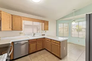 10523 W Mohawk Ln, Peoria, AZ 85382 - Photo 11