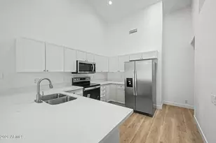 3326 N 42nd St, Phoenix, AZ 85018 - Photo 7