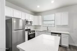 111 W Beth Dr, Phoenix, AZ 85041 - Photo 3